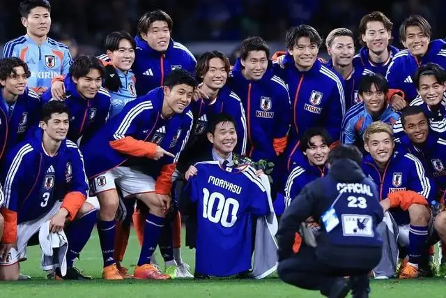 ⚽ 日本vs巴西:桑巴军团教蓝武士做人,2-0稳了