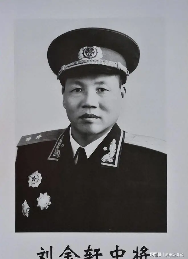 刘金轩将军带孩子游公园，见一老汉为儿媳要体面婚宴发愁，怎么做