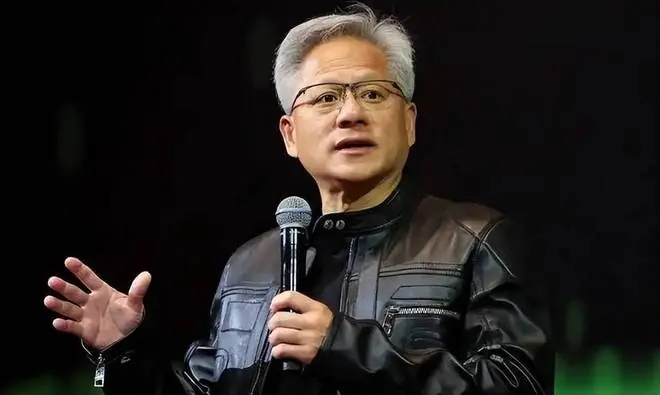 黄仁勋突然改口风!不讲芯片,狂夸中国一条被西方集体忽视的命脉