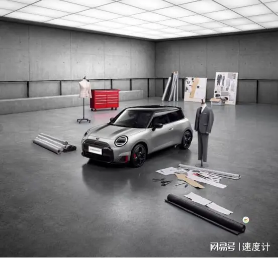 电动MINIJCW缎光特别版藏锋上市尽显低调赛道本色