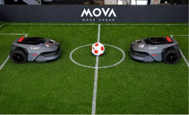 当割草机器人遇见世界杯:MOVA打造了一场庭院足球挑战赛