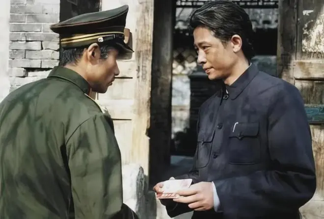 《无悔追踪》三十年前被禁，《抓特务》两小时能说清四十年沧桑吗