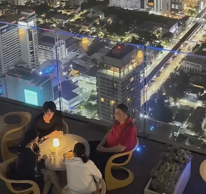 Lisa新男友曝光,是有着泰国第一帅之称的小蓝,Lisa带男友见父母