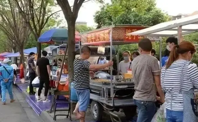 纪实:退伍军人摆摊刺死城管被判死刑,律师的三连问,让法官改判
