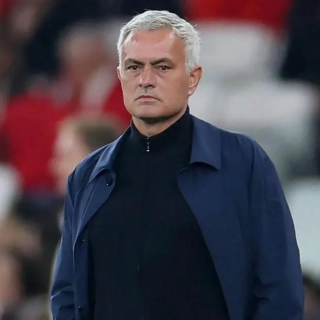 记者:穆里尼奥季前赛评估阵容,谈话或推动球员离队