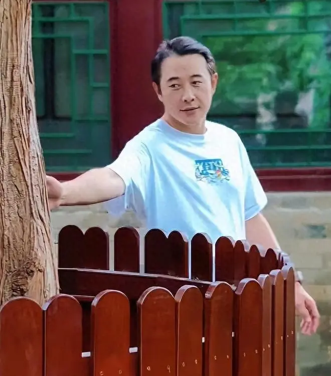 罗晋半年2次现身大孤山,44岁发福憔悴,他和辛柏青是一类人