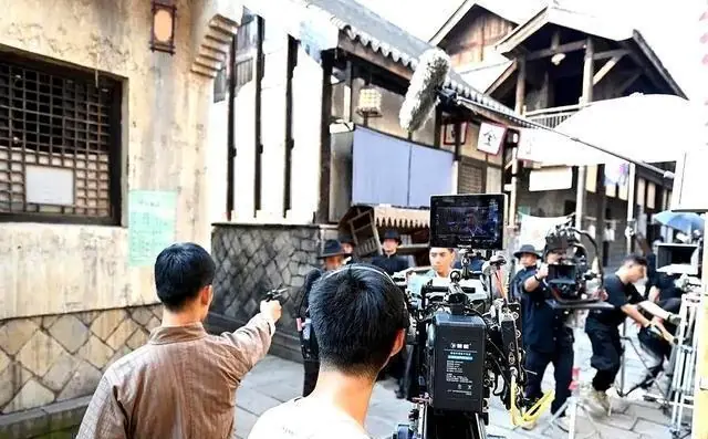 2亿拍黄渤倪妮隔离聊天,票房383万——这叫拍电影还是分钱?