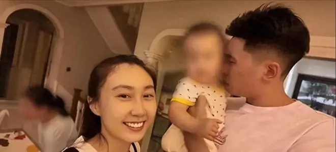 水均益没想到,自己辛苦托举的清华硕士女儿,如今跑去美国当保姆