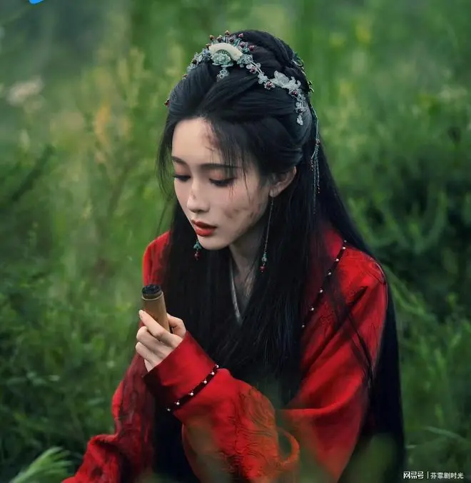 女装平平无奇,男装惊艳观众,出道七年不红,演《百花杀》火了