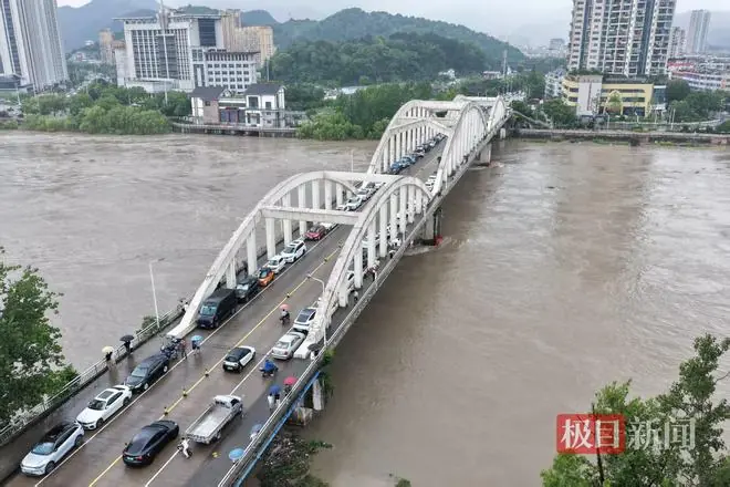 台风“巴威”致温州永嘉多个乡村积水,记者实探:积水已退,江水水位正持续下降