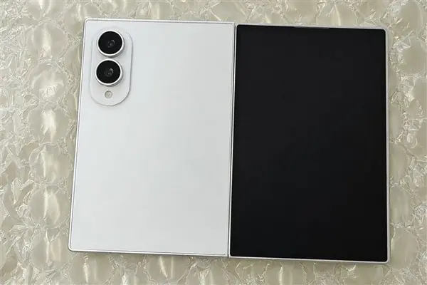 三星Galaxy Z Fold 8领衔阔折叠新品，7月22日全球发布