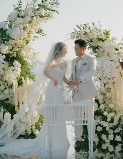 恭喜!前TVB「咪神」布吉补办婚礼 半透明深V婚纱谷尽导弹级上围