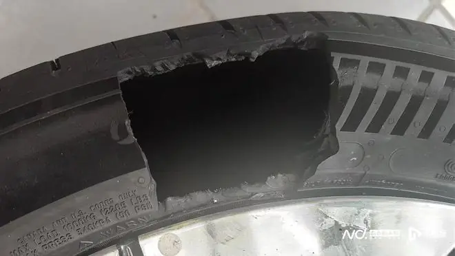 新车仅200公里爆胎!售后判定路面磕碰,车主质疑设计隐患