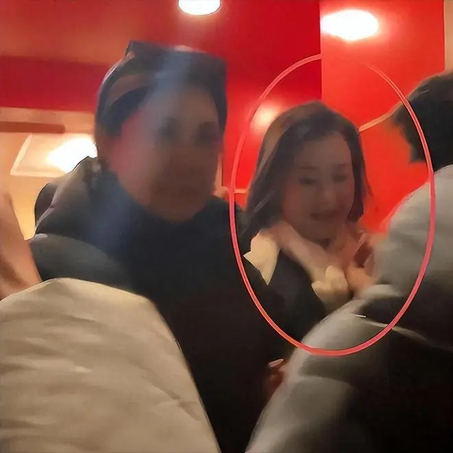宋祖英与丈夫约定结婚不生育,39岁却生下儿子,今59岁身材如少女