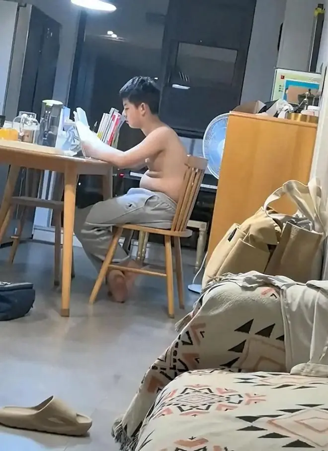 “你儿子成年后保准会雌化!”家长无知教育并嘴硬:他很男人的!