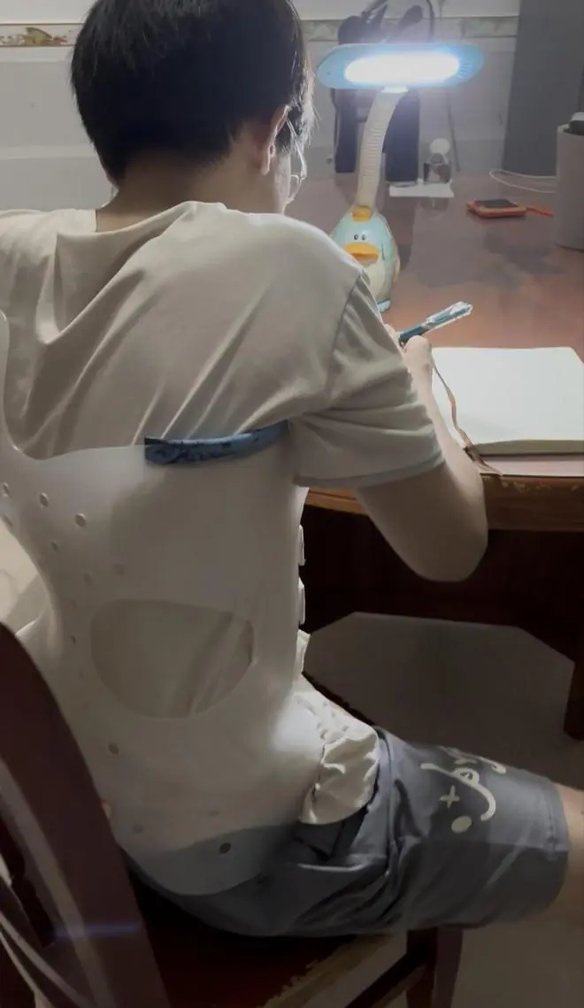 患罕见病被特警背进考场的江西男孩考出643分:“学习对于我来说,是最好走的一条路”