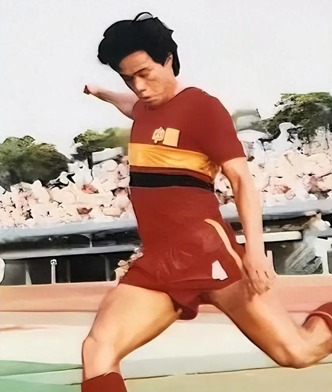 他曾是国足带刀后卫,差点踢进世界杯,62岁已是广州足协副主席