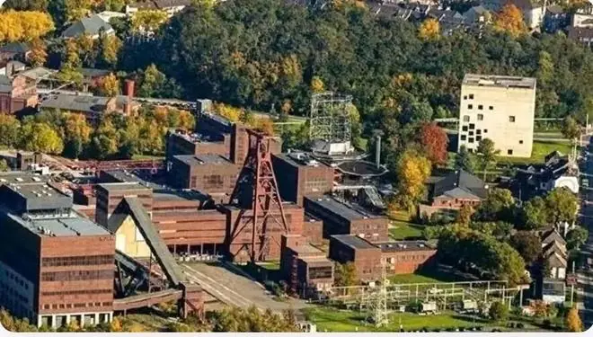 25年前被全欧洲看衰!700名山西工人远赴德国拆钢厂,硬生生拼出中国重工底气