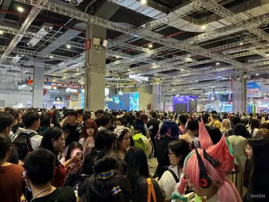 上海国家会展中心举办全球最大规模沉浸式文化嘉年华