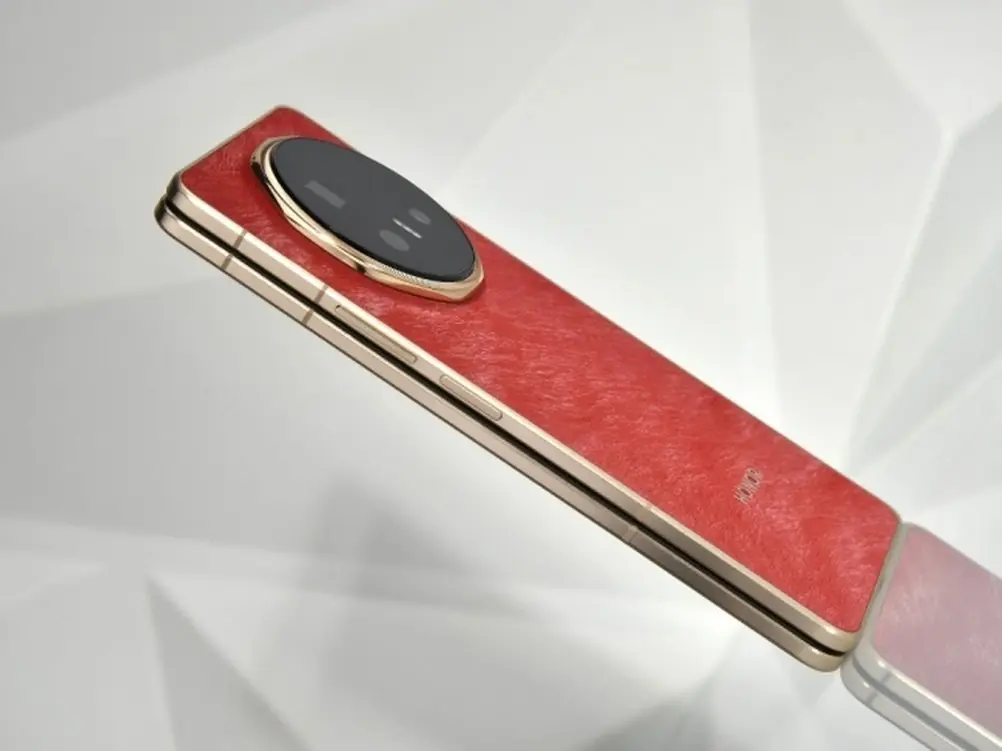 7000-8000元折叠屏手机哪款最值得入手?多花几百元换来更完整体验