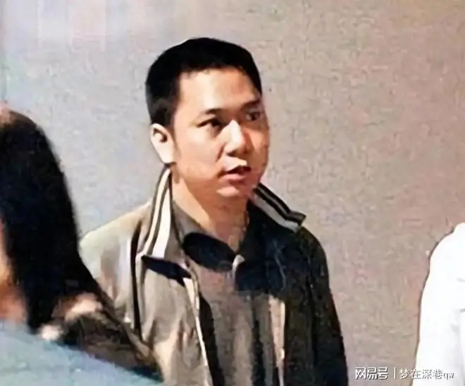 善恶有报,黄有龙案判了,更多恶行被扒,幸亏赵薇留了张“好牌”