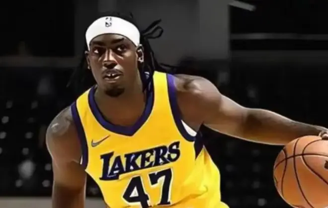 NBA夏联:布朗尼观战!湖人大胜独行侠 卡鲁马狂轰34+6三分