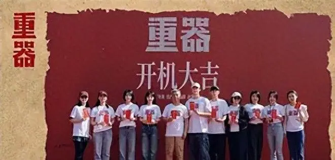央视热播!又一“黑马”年代剧来袭,看完阵容我想说:想不火都难