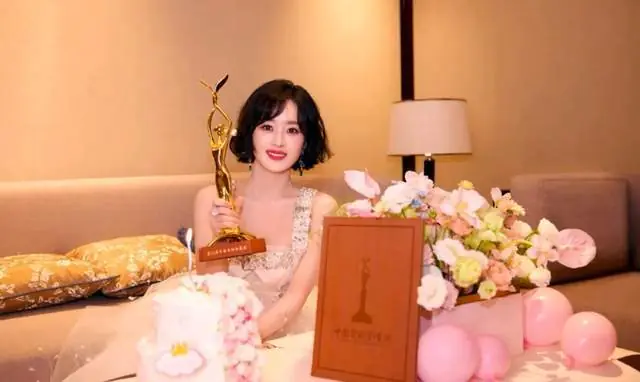 被传复婚带娃仅1个月,又曝38岁赵丽颖退圈?印证了冯绍峰的话