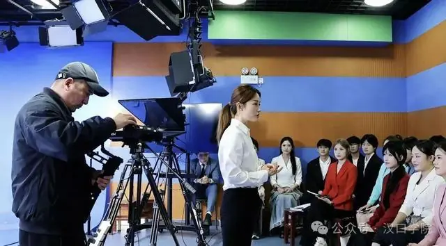 捷报!汉口学院播音与主持专业投档线699分!