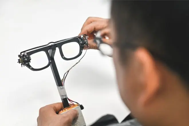 戴智能眼镜作弊?AI使用不能逾越诚信底线