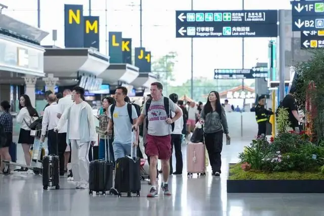 入境游“主角”不止北上广深:外国游客飞赴中国160城 成都稳居前五、稻城首次上榜
