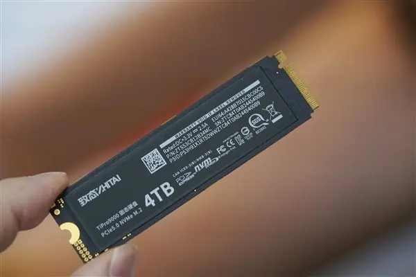 2026年存储价格暴涨:DDR5内存与SSD均价翻倍,装机用户被迫观望