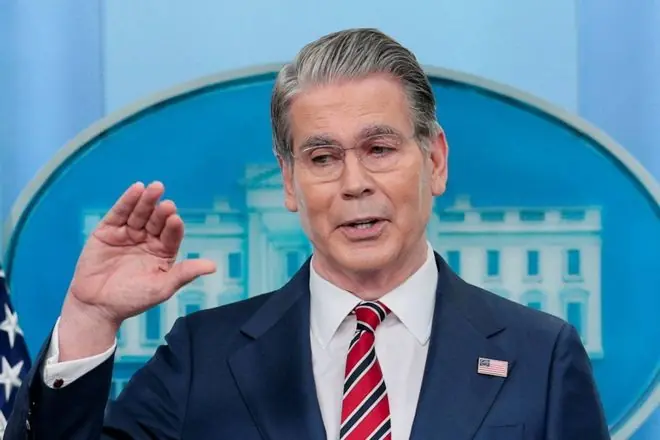 都怕美国出尔反尔，美财长承认：全世界只有中国敢买伊朗石油！