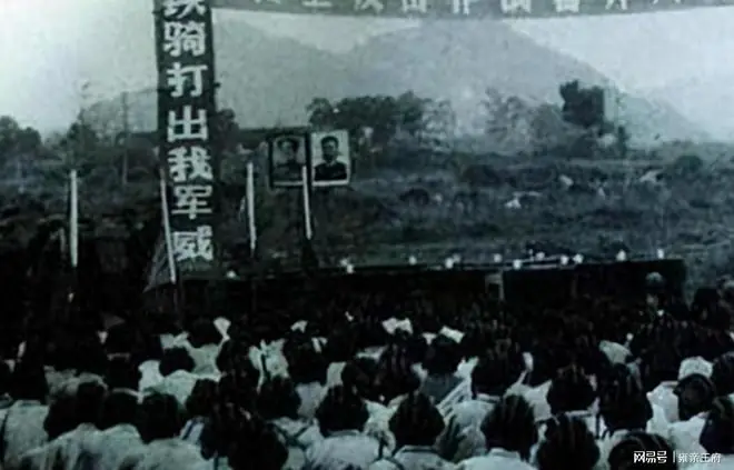 越军反坦克导弹,击中我军坦克,殉爆掀开炮塔,车组全部牺牲