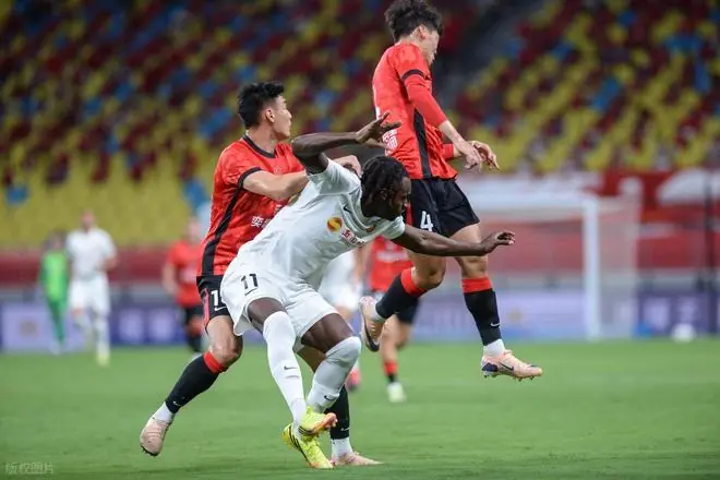 随着成都蓉城1-1，青岛西海岸0-3，中超最新积分榜出炉