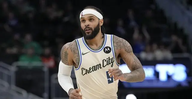 Shams：雄鹿与小特伦特达成4年6400万的续约合同