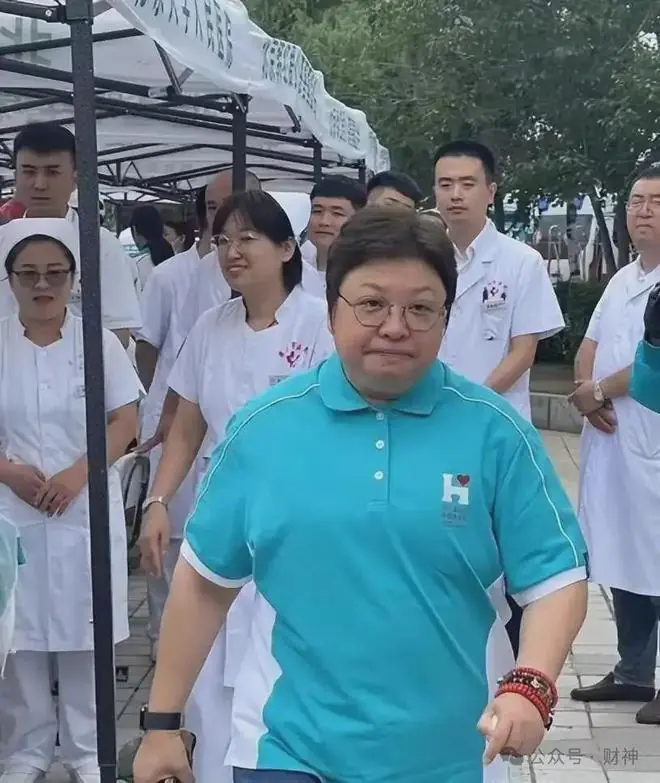 《抓韩红》