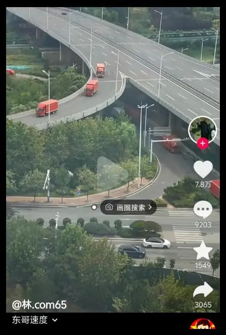 网友拍下驰援广西的京东救灾物资车队,刘强东曾规定:发生灾难临近库房无需汇报即有权捐出物资
