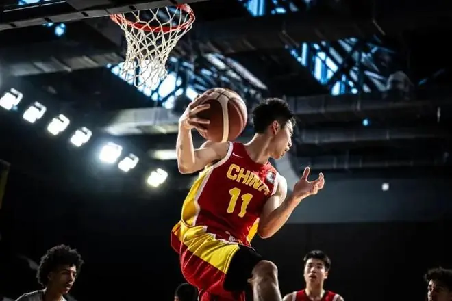 U17男篮逆转新西兰！吕飞燕+2首发主导逆转，张懿赵杰全面输出！