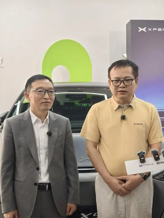小鹏副总裁：上班出门都用智驾 司机几乎没事干