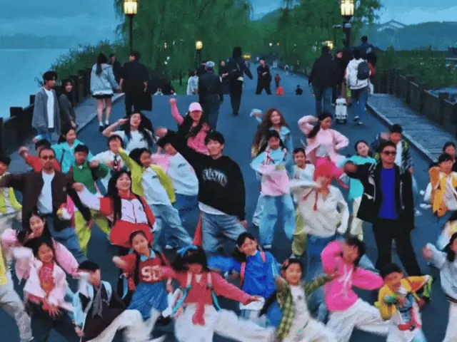 身价8亿,110亿次曝光!指点他的高人可真不简单