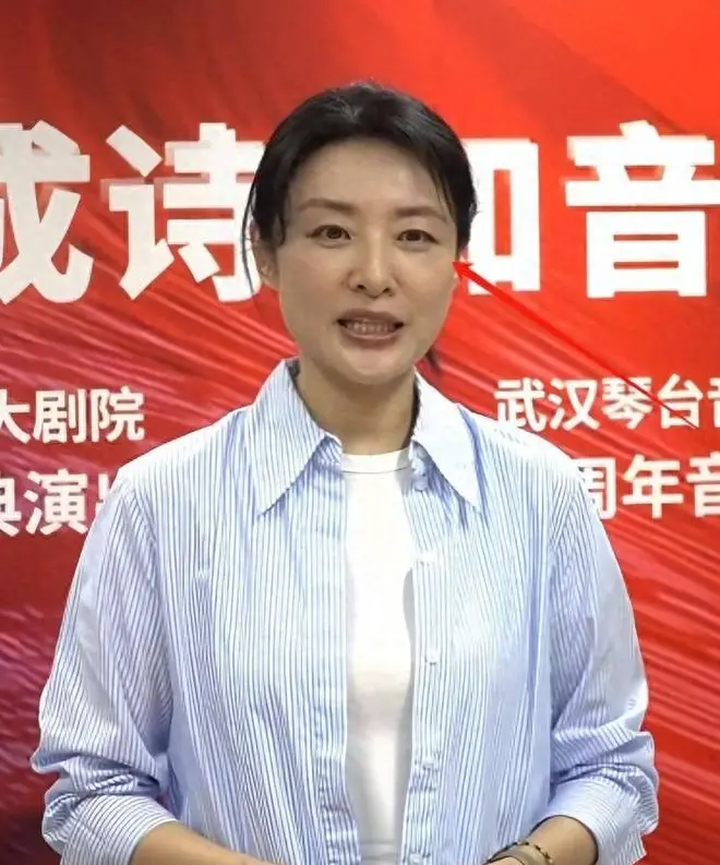 她是“央视一姐”,结婚12年选择离婚,坦然:婚姻给我的尽是痛苦