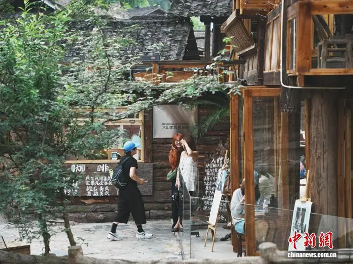 （走进中国乡村）混搭业态激发贵州苗寨文旅活力　“新村民”加入智囊团