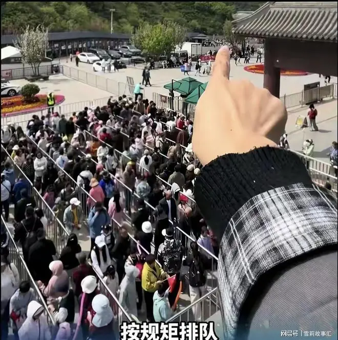 慕田峪插队复盘：涉事导游被拘前，这下才慌了
