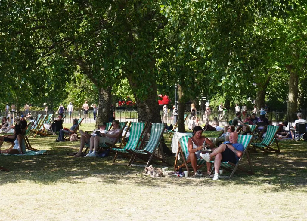 英国高温天数破纪录 西欧遭遇最热6月